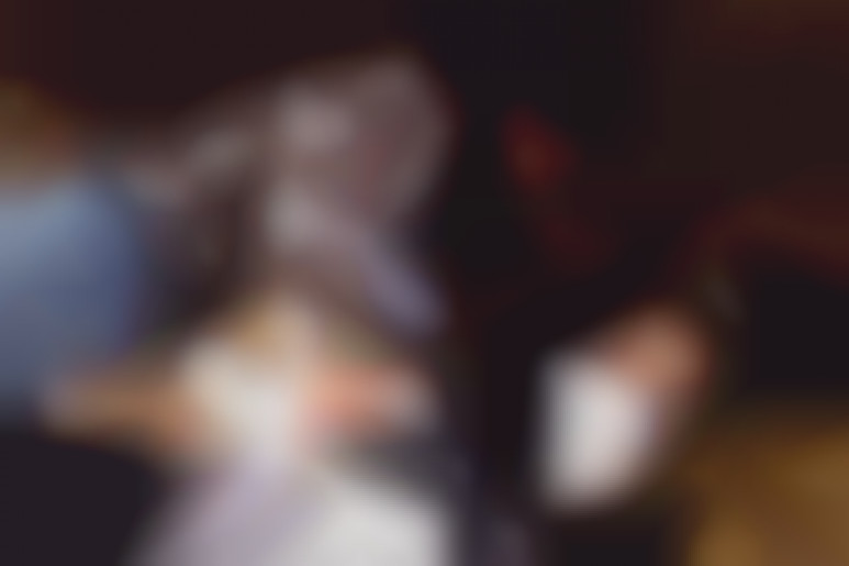 Laure, prise en levrette dans la paille par le palefrenier dressé sous l'oeil de son mari macchiavelique