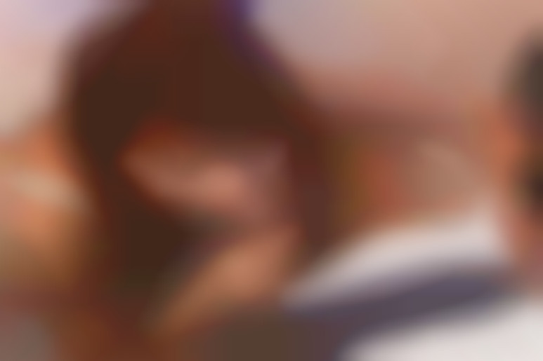 Fellation matinale et levrette au bord de la piscine pour une rousse en feu