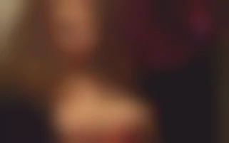 Under the voyeuristic gaze of the beautiful heiress