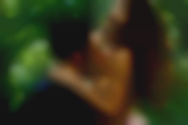 Hot fuck in the woods for a gorgeous sex bomb