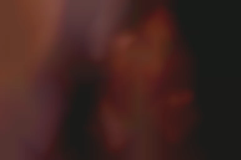 2 lesbians hide themself secretly