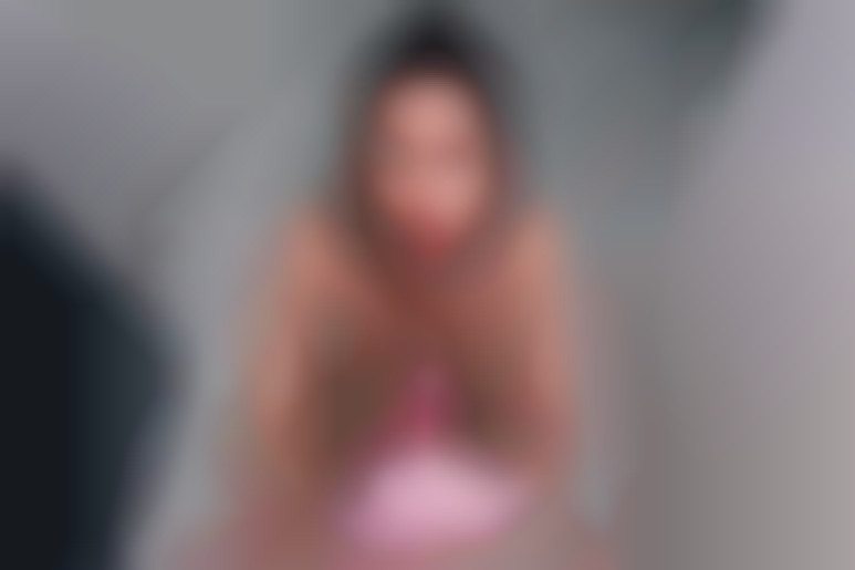 Sexy Hausreinigung mit Vina Moon