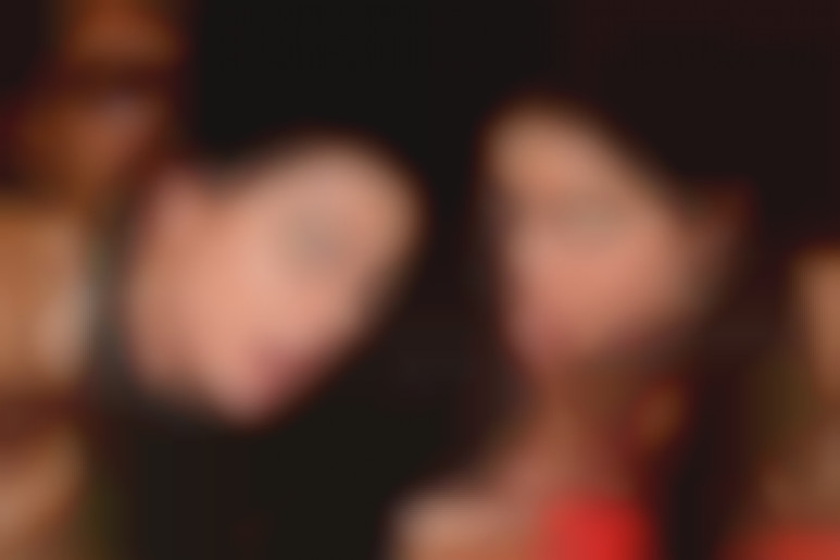 Deux brunes insatiables pour un trio hard au top du X, avec Tiffany Hopkins & Vanessa