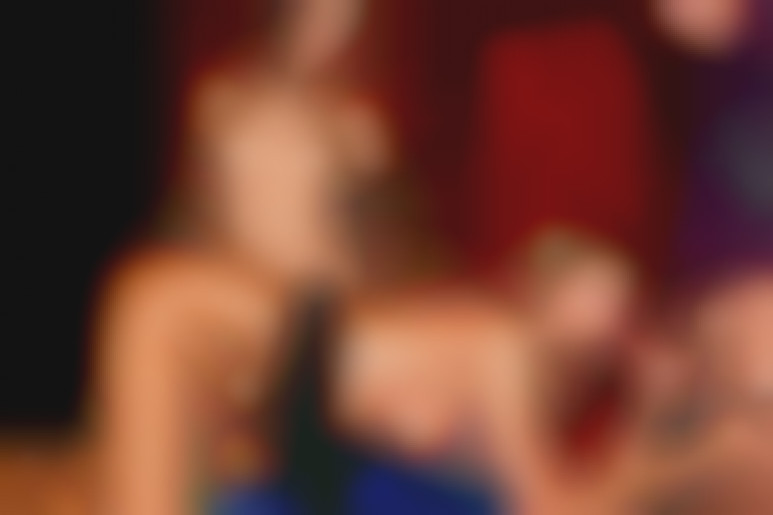 Une grosse q bien dure pour une blonde cougar, torride et orgasmique