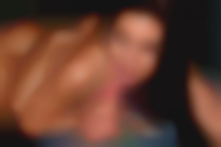 Baise hard de nuit pour une brune ouverte à tous les vices, avec Vanessa 