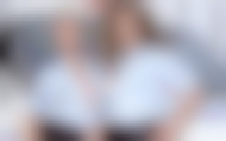 Deux belles femmes flic lesbiennes en uniforme pour une baise torride dans les vestiaires du commissariat