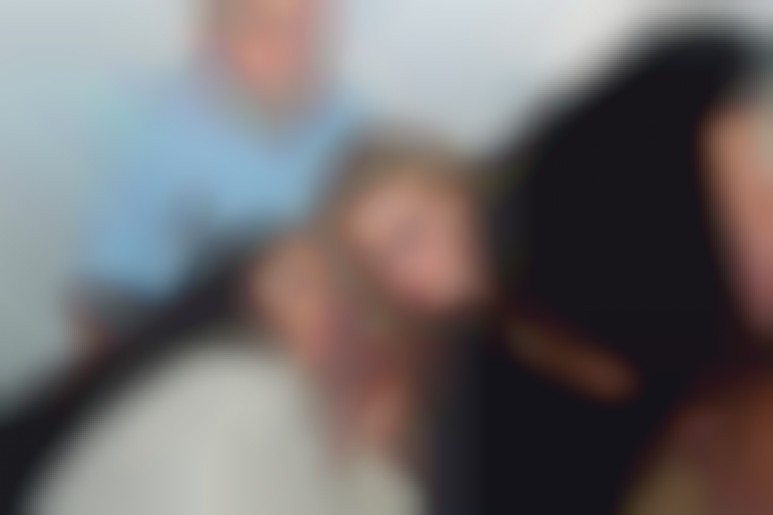 Deux belles escorts, un policier sous le charme, et une garde à vue qui finit en trio Hard