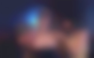 Orgie mondaine et jeux fetichistes hard pour une blonde torride et une belle brune en feu