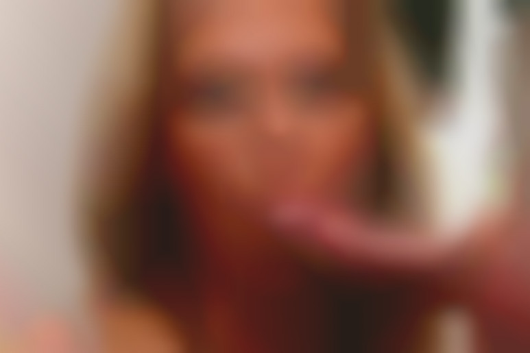 Sur la table en bois de la maison de campagne