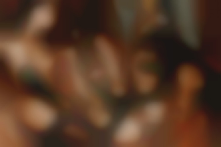 Domination entre filles et trio lesbien fetichiste avec double penetration hard au gode pour Yasmine