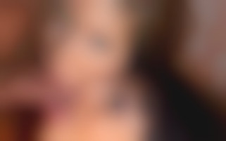 Trio endiablé et hard dans toutes les positions pour deux belles perverses, expertes en gorges profondes