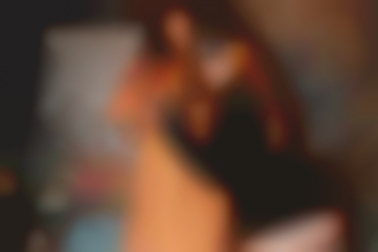 Jeux lesbiens hard pour Yasmine.