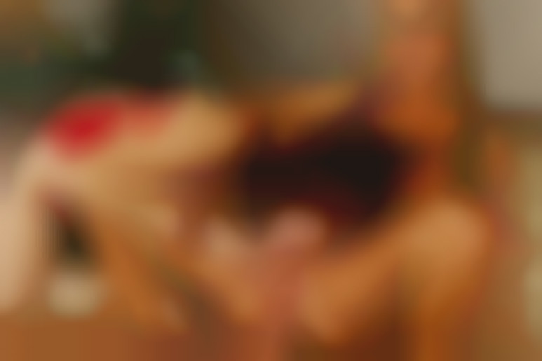 Orgie hard sans limite pour trois bimbos aux gros seins qui en redemandent