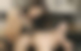 Deux brunes et un énorme gode