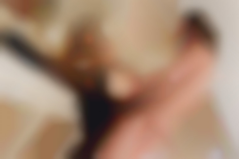 Bougeoise who likes unusual places