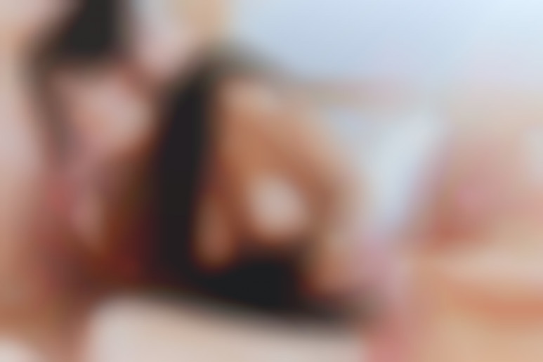 Trio hard avec double penetration à fond pour une brune insatiable, aux gros seins, avec Janet Wild