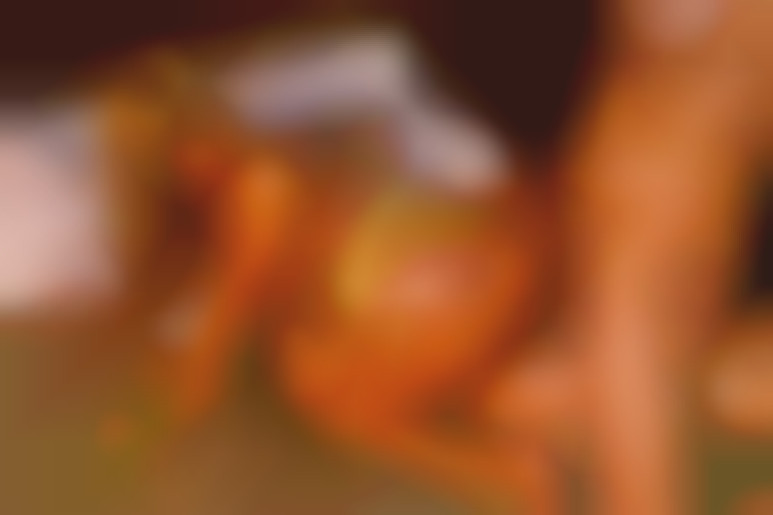 Trio Hard et Double penetration sauvage pour la tres chaude blonde Sandra Parker