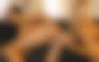 La belle Zoe & la blonde joycen s'offrent aux plaisirs lesbiens avec gros godes et penetrations mutuelles