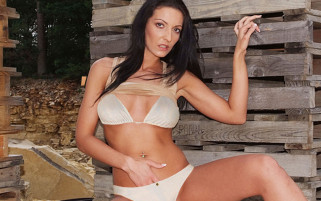 L'insatiable Angel Sidney