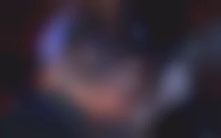 Unterwürfig, aber sehr aktiv