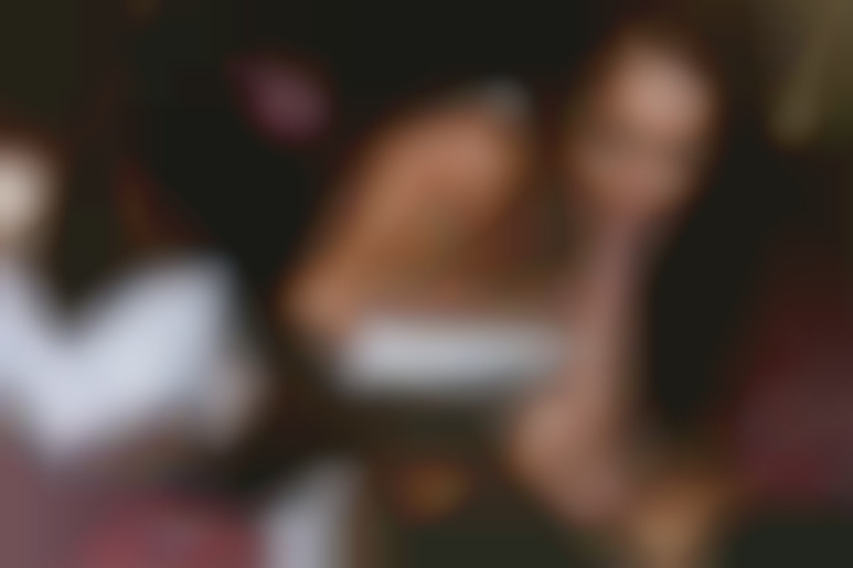 Sous le regard de la copine