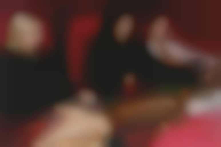 Fellation et sodo profonde au cinema pour deux etudiantes perverses du Russian Institute