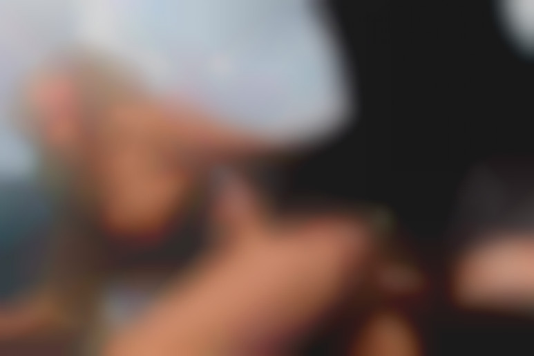 Bourgeoise in a scrapyard