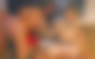 Orgie hard et double fellation à fond pour deux hotesses de l'air en chaleur des l'atterissage