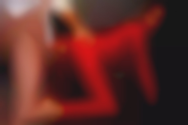 Red latex and a big shot of hardcore fetichism for hot laly's first filmed sodo