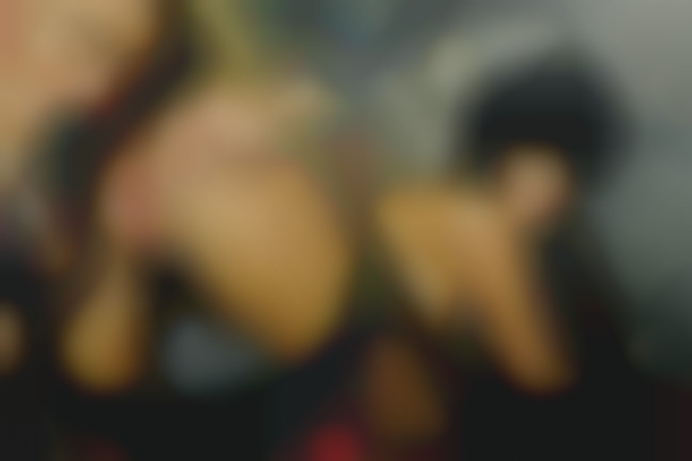 Domination Lesbienne et Travail au god hard pour Tarra white, sublime et Carie, mega bombe