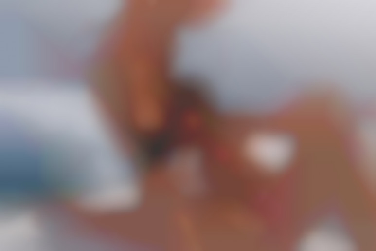 Defrancesca Gallardo, une belle bimbo baisee a fond a l'arriere d'un yacht au large des cotes