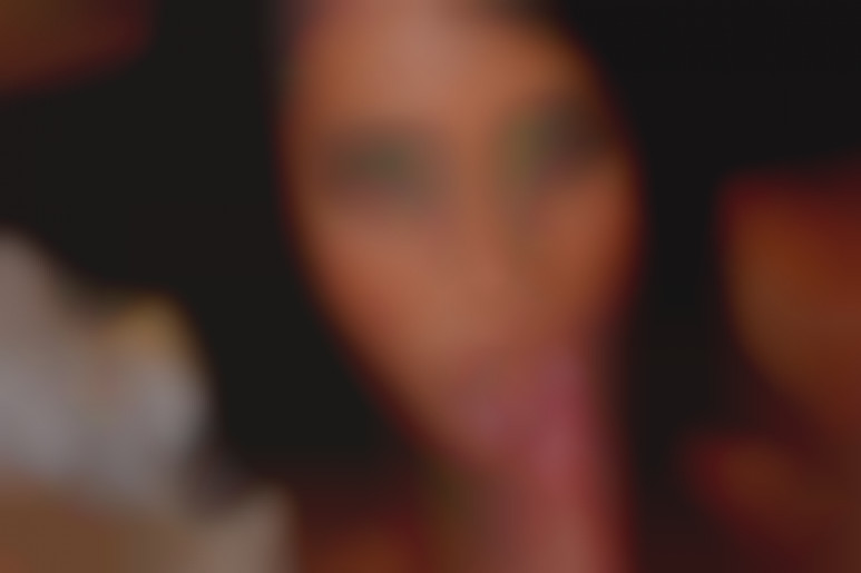 Une Soirée tres hard dans un loft de bord de mer pour une beauté brune, l'été de ses 19 ans