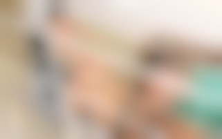 Une Infirmiere aux gros seins, léchée et baisée a fond dans la cage d'escalier avec Angelica Heart