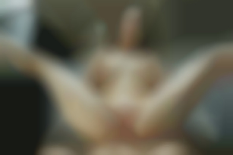 Confort anal pour la femme de chambre sexy