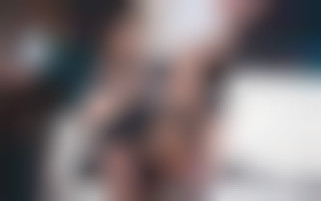 Cocktail sexuel pour cette petite brune