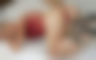 In bed with Bambola, une bombe a gros seins en vacances en corse