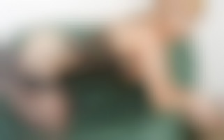 Hard en chambre pour une belle blonde en vacances au prise avec un étalon membré