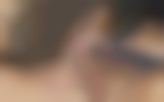 Trio hard et gorge profonde à meme le sol pour une brune au top du vice