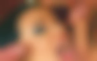 Deux verges pour une brune aux gros seins et un trio hard avec double penetration torride