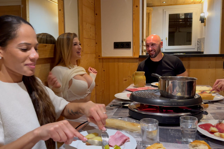 A sensual feast with friends