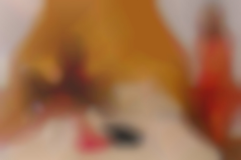 Domination hard et jeux fetiches pour une blonde passive domptée par un couple pervers