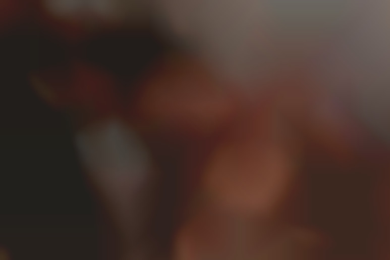 Partouzée par deux beaux mâles en chaleur dans un trio au top du hard 