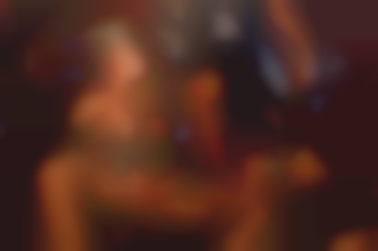 A very well surrounded photographer