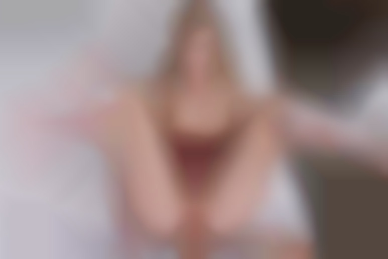 Écolière rousse a besoin d'un ami