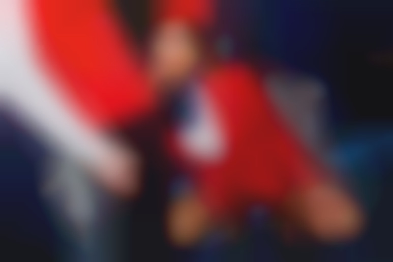 He comforts Mariska the stewardess