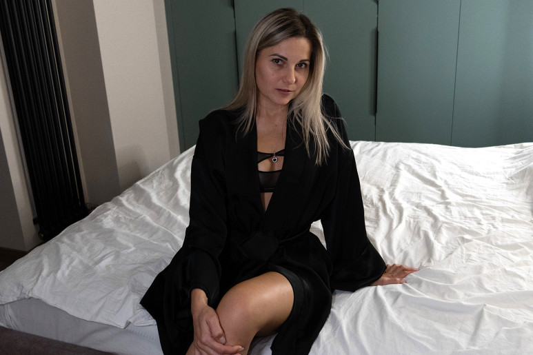 Blone Flatmate Seduction