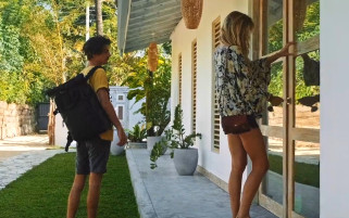 Sexy vacation with James and Lola
