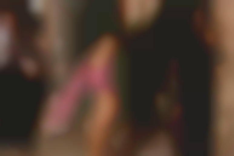 Orgie hard et filles superbes en action dans une soirée mondaine