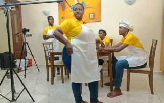 Sexe-Symbol - Surprise au bureau