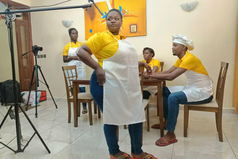 Sexsymbol - Büroüberraschung